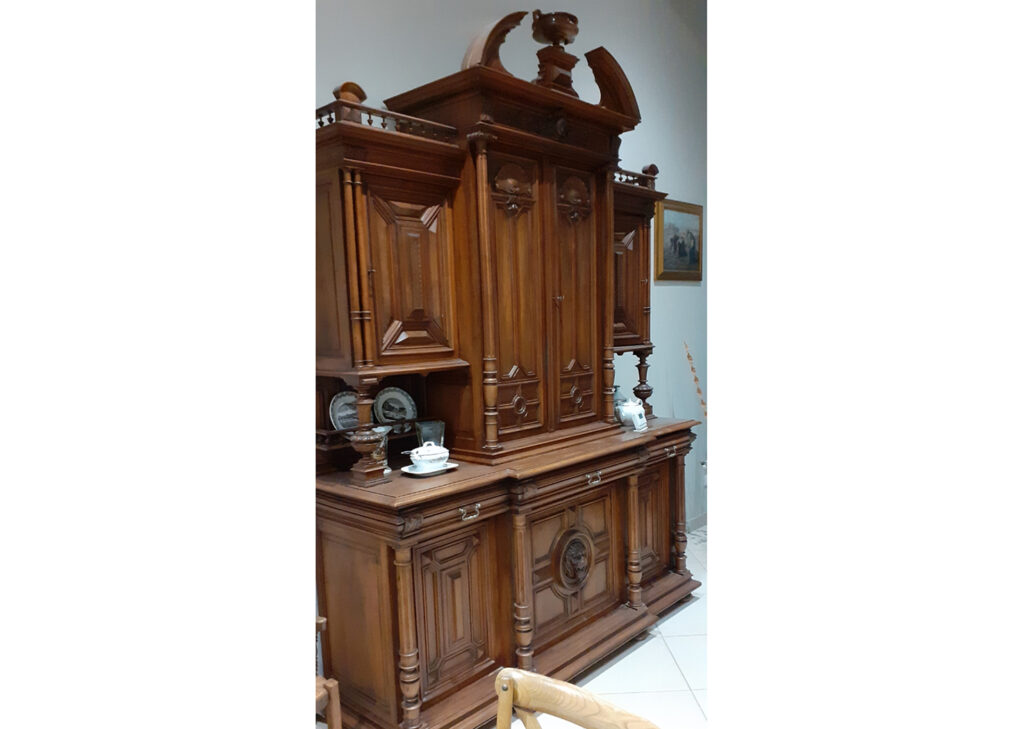 Grand buffet style Henri II avant relooking, Médoc