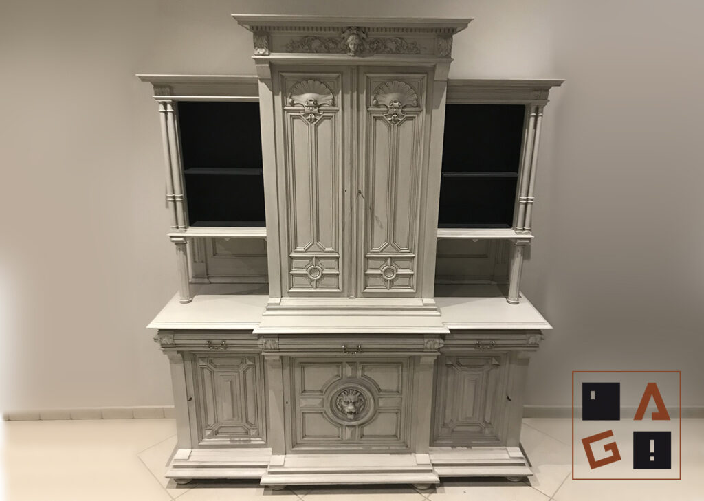 Grand buffet style Henri II relooké gris clair, patine foncée, Médoc