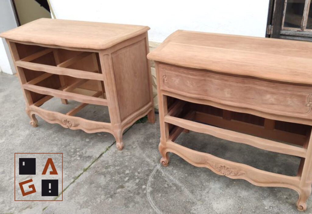Commode style Louis XV repeinte d'un gris clair avec patine gris anthracite. Pissos