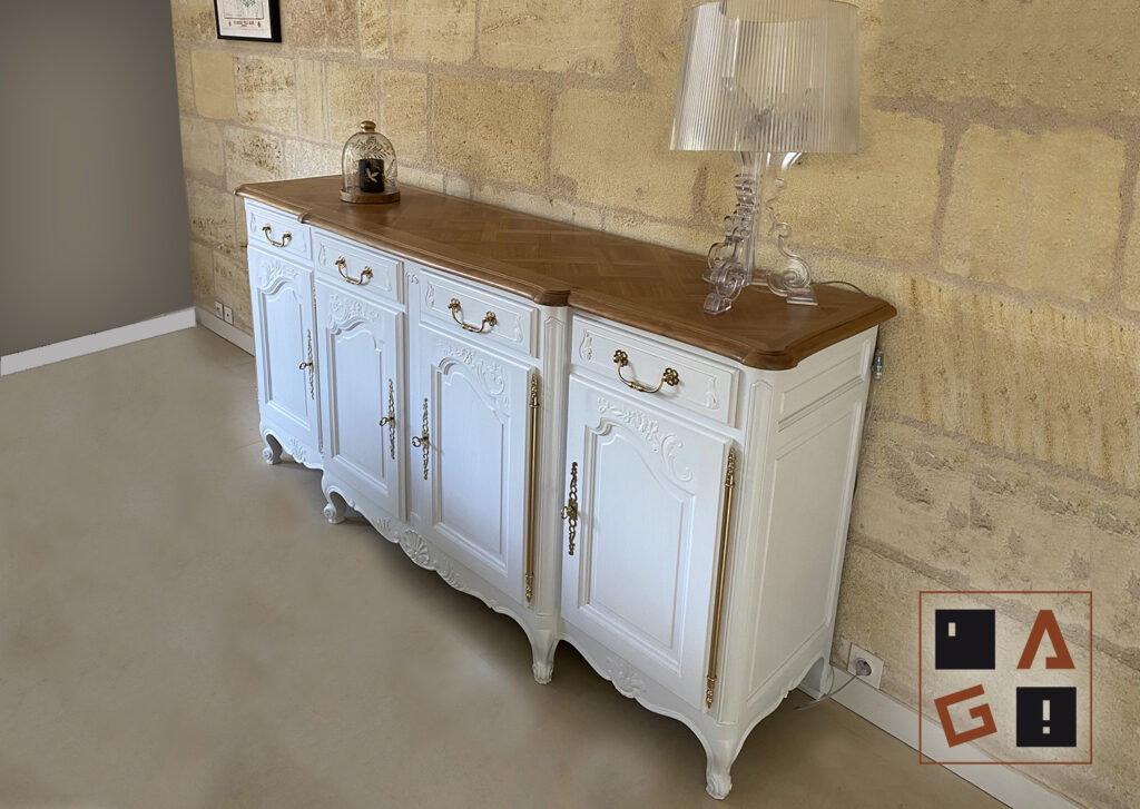 Enfilade style Louis XV relookée blanc, plateau naturel vernis. Médoc