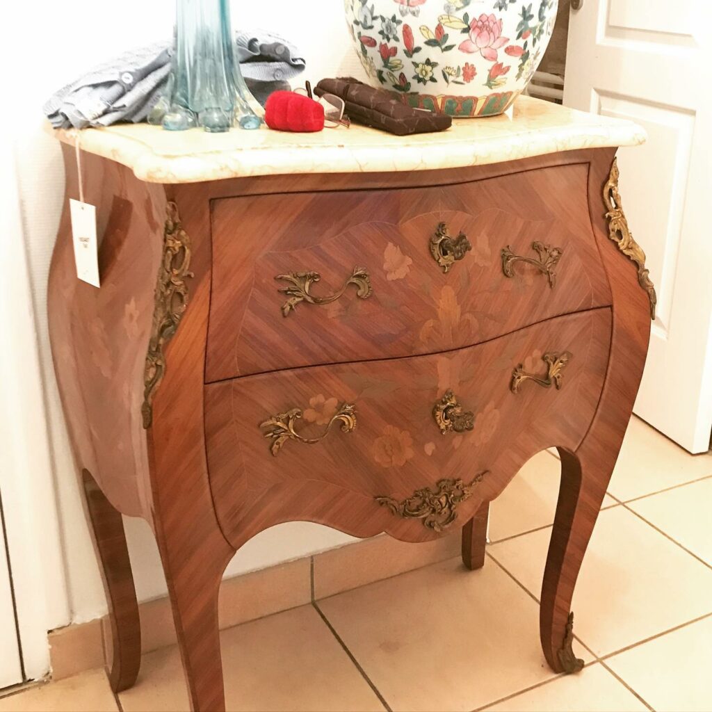 Commode style Louis XV avant rénovation