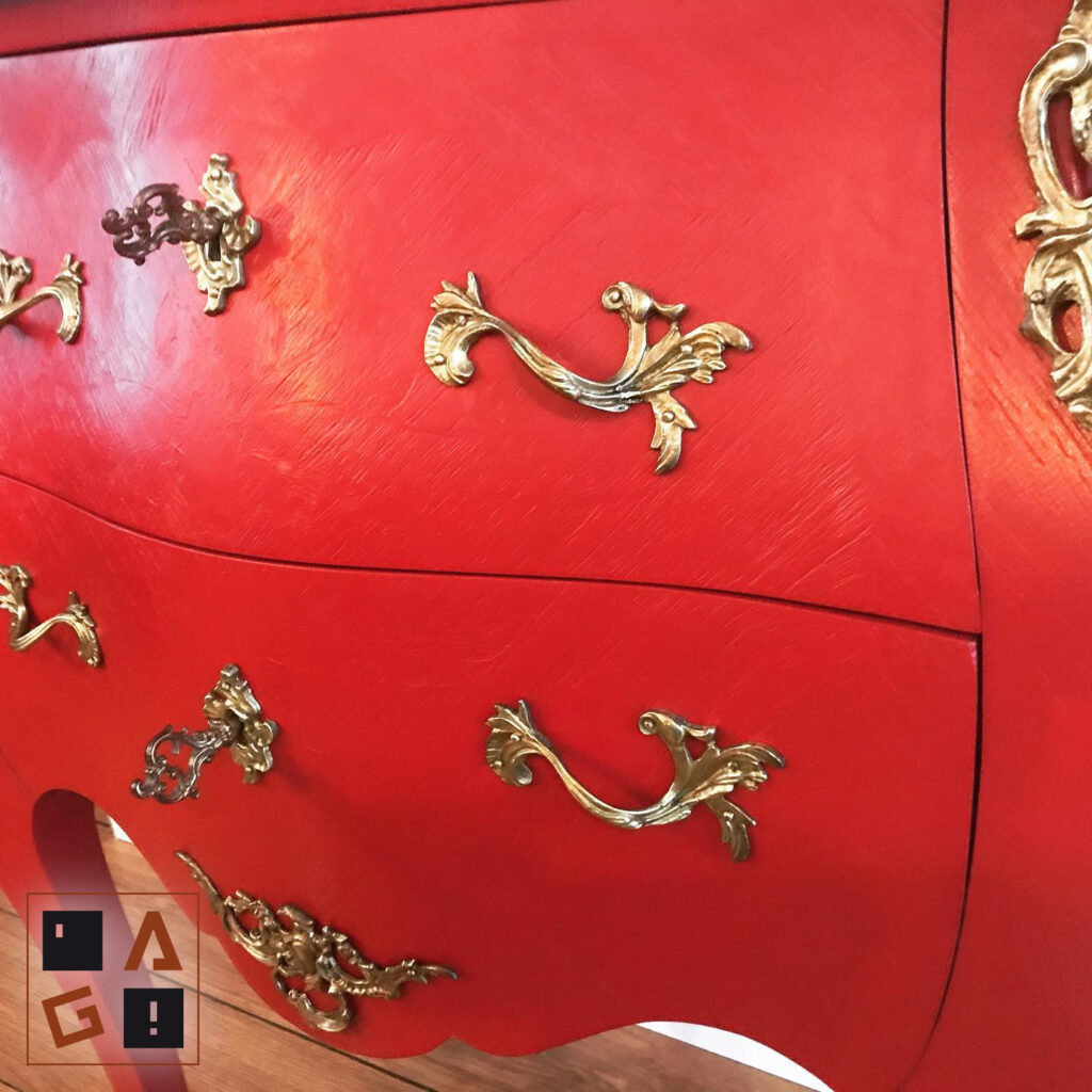 Commode style Louis XV peinte en rouge apres aérogommage Gujan Mestras