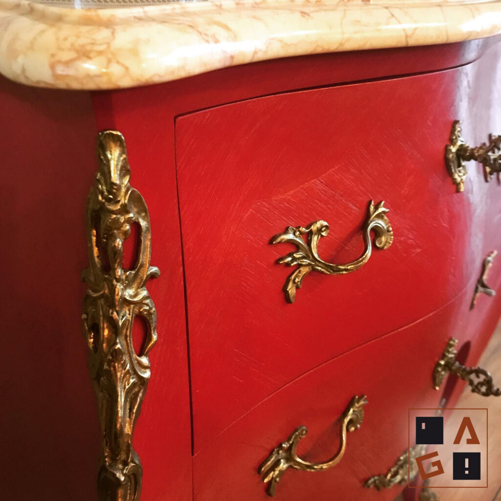 Commode style Louis XV peinte en rouge apres aérogommage Gujan Mestras