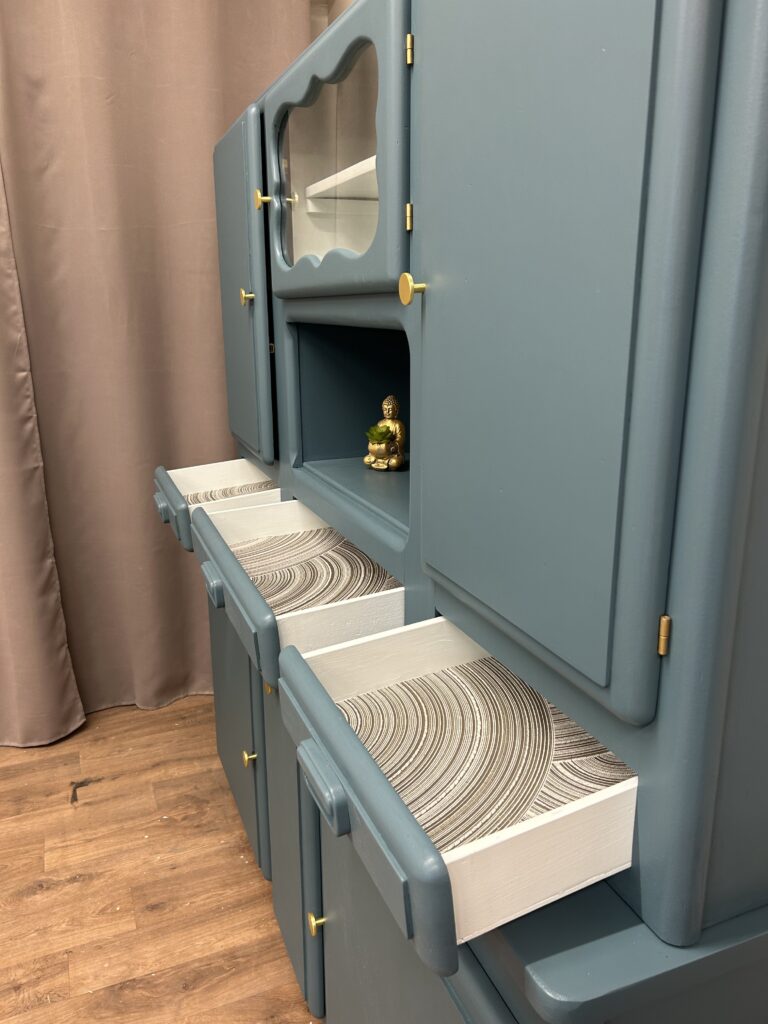 Buffet mado entièrement relooké avec tapisserie en intérieur Parempuyre