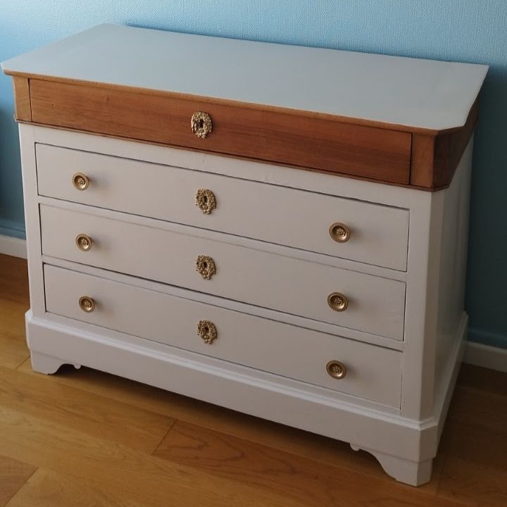 Commode en noyer repeinte après décapage par aérogommage Bordeaux